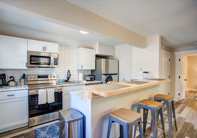 Building Photo - 156 Rodney Ct