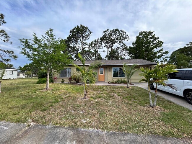 Building Photo - 6517 Kenwood Dr