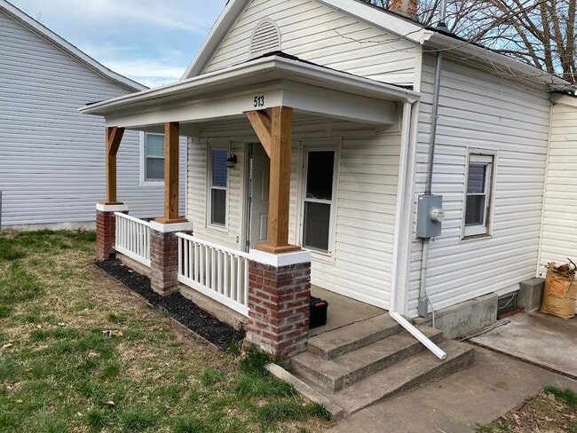 Building Photo - 513 Lawrence Ave
