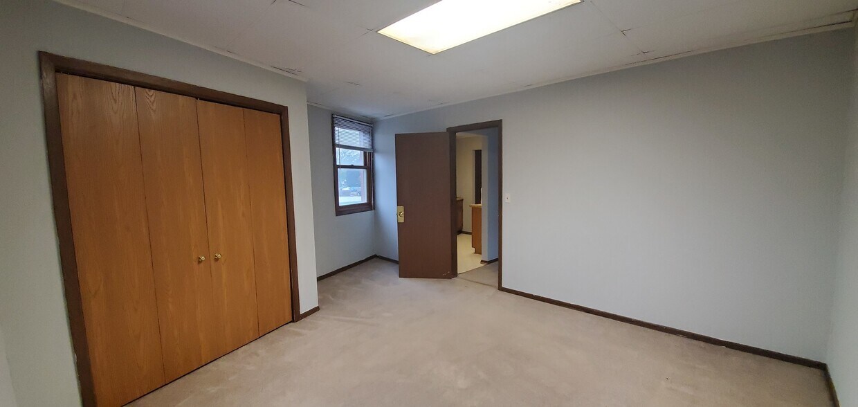 Building Photo - 336 E Lincoln Hwy