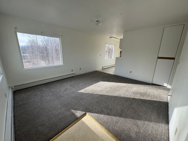 Foto del edificio - 2 BD, 1 BA Apartment Nestled Back on a Culd-de-Sac