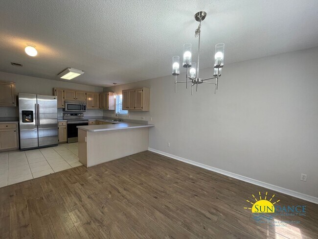 Foto del edificio - Prime Location and Stunning 4 Bedroom Home with Solar!