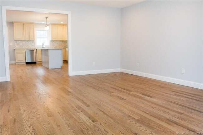 Foto del edificio - 793 Pond St