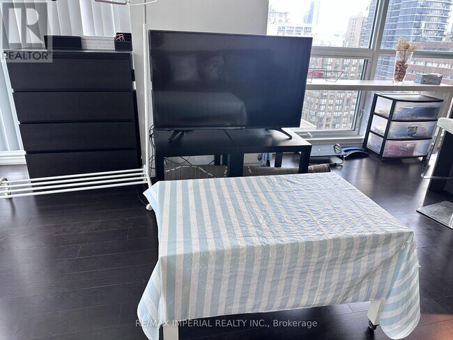 Photo du bâtiment - 386-1386 Yonge St