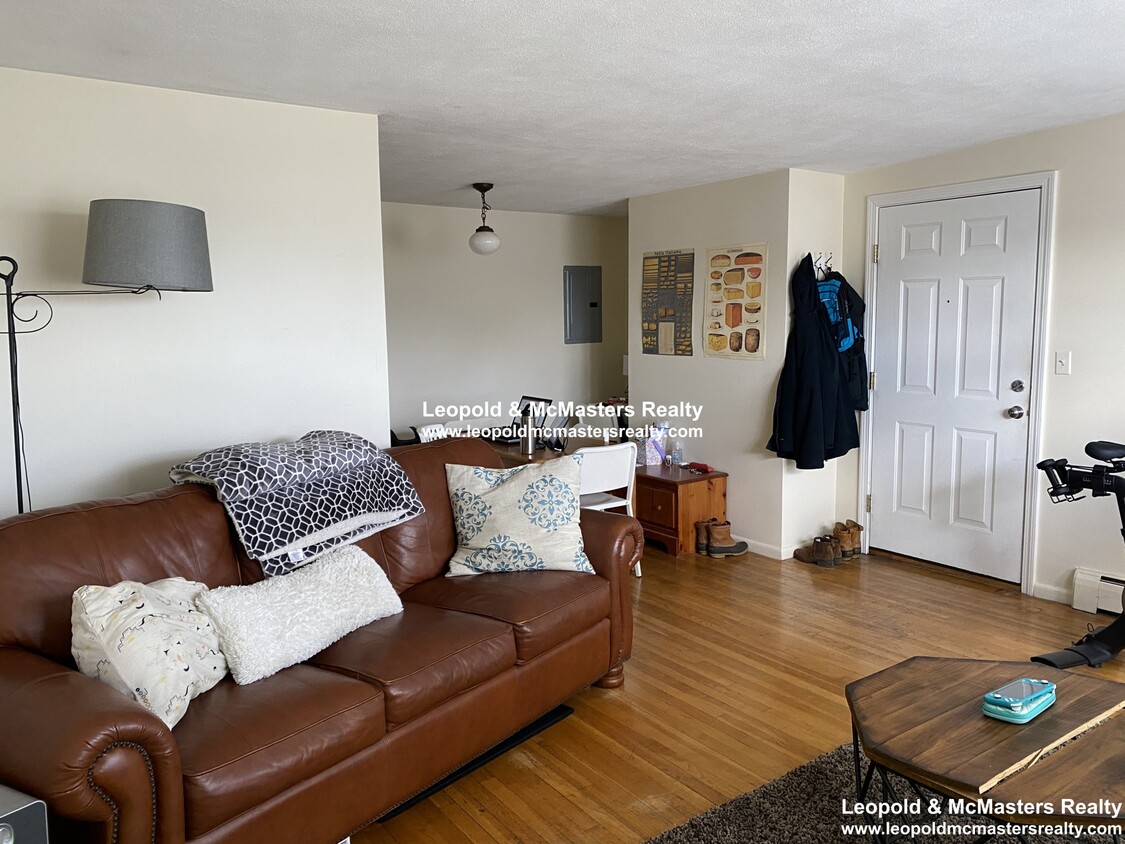 Primary Photo - 82 Litchfield St