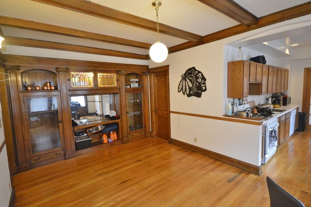 Primary Photo - 845 W Sheridan Rd