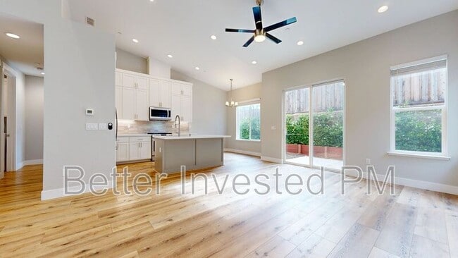 Building Photo - 1807 Palisades Dr