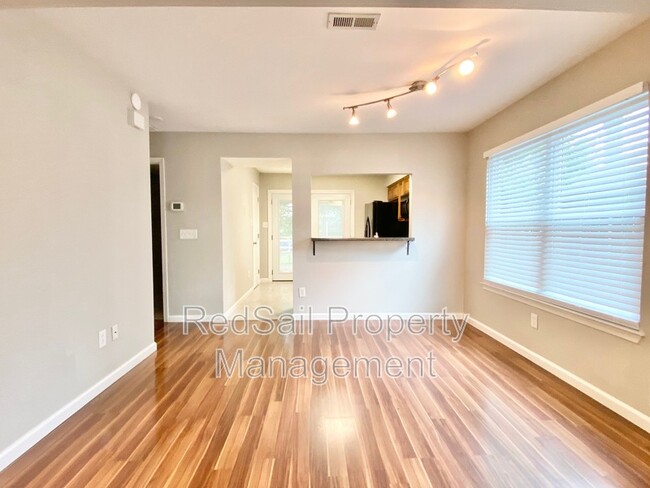 Building Photo - 469 Crosland Ct