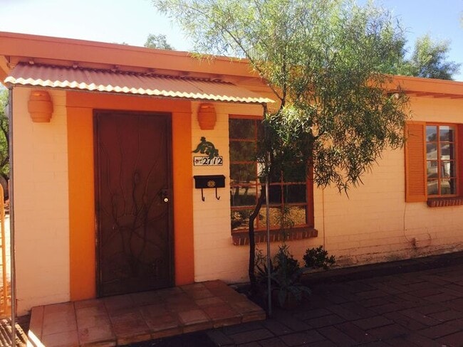 Building Photo - Charming Sam Hughes!