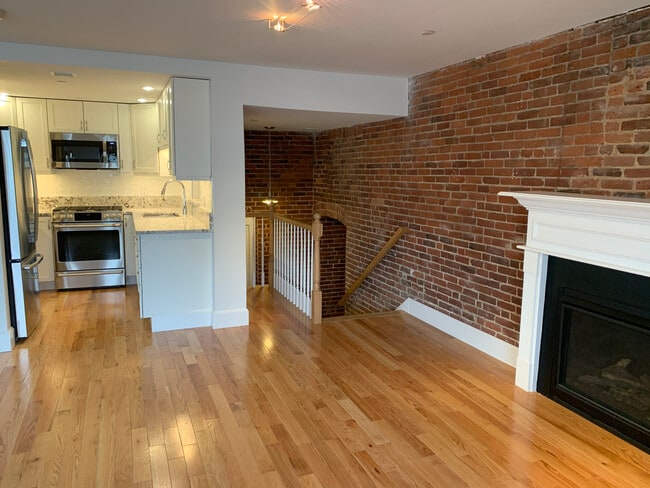 Building Photo - 52 Sanborn St