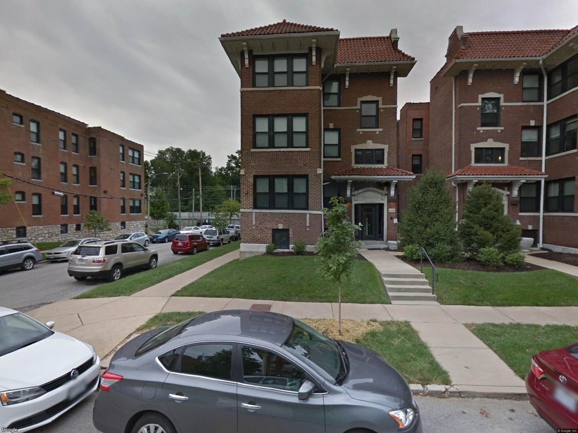 Primary Photo - 6100 Pershing Ave