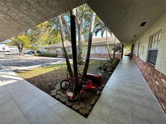 Foto del edificio - 1098 NE 34th Ct