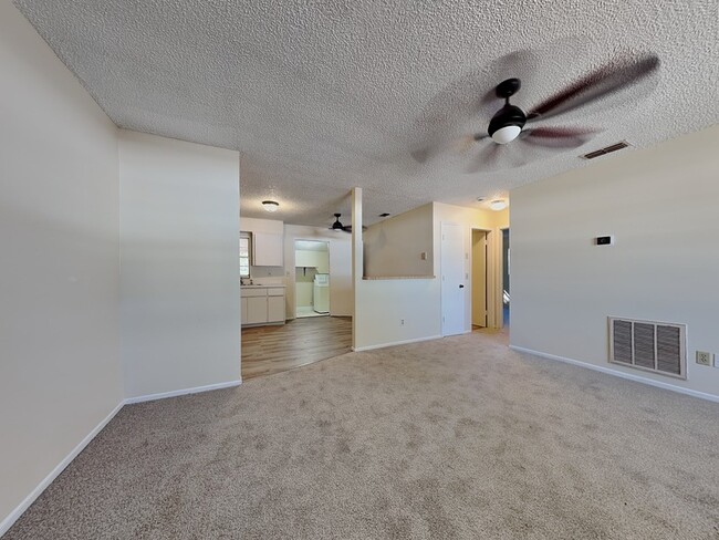 Building Photo - 15696 Bolesta Rd