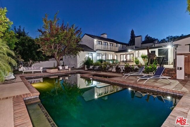 Building Photo - 612 Elm Dr