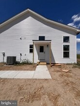 Building Photo - 8641 Sandy Beach Ln