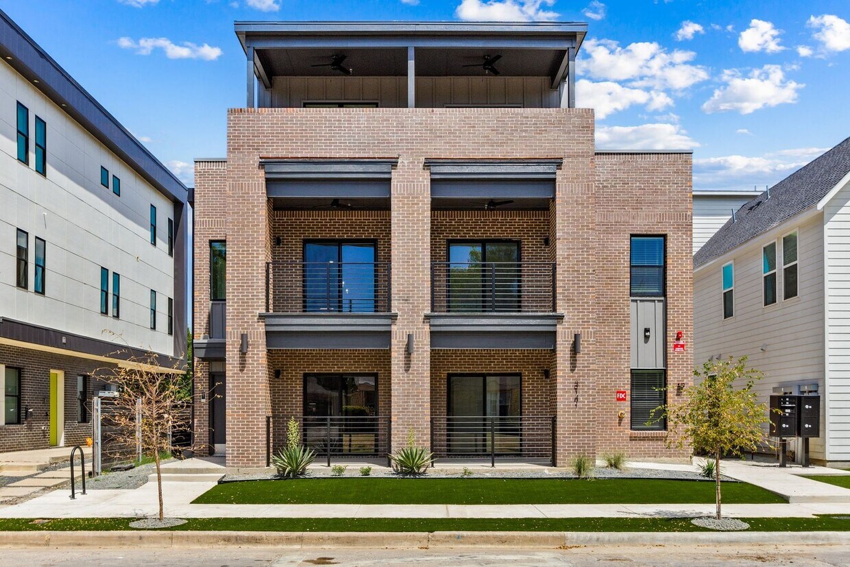 Primary Photo - 3141 Waits Ave