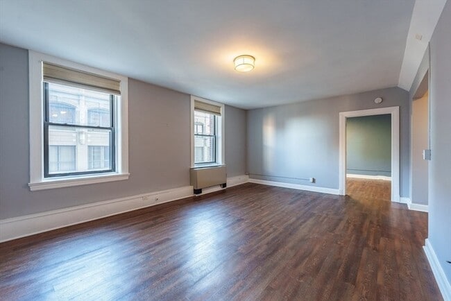 Building Photo - Spacious 1BR Condo with Utilities Included at Kimball Towers
