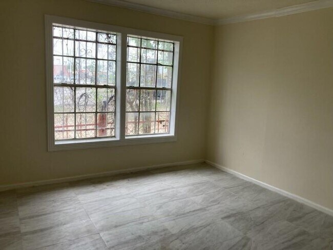 Foto del edificio - 2412 Fulton St