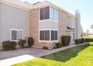 Building Photo - 1365 E Fort Pierce Dr
