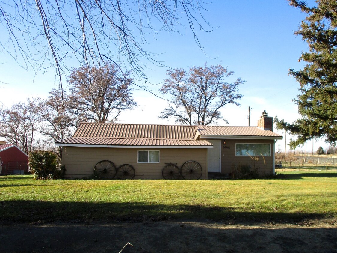 Primary Photo - Peaceful Country Living 3 Miles North of B...