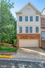 Building Photo - 9662 Potters Hill Cir