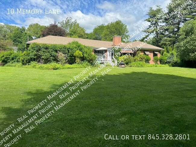 Building Photo - Fully Furnished 3 BR Home in Tranquil Comm...