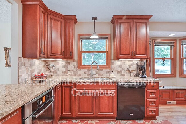 Building Photo - 1028 Oakshade Dr