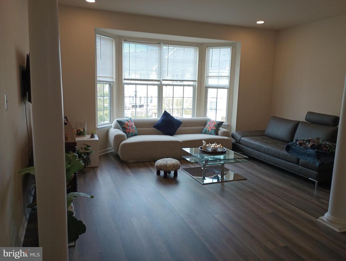 42133 Fremont Preserve Square, Stone Ridge, VA 20105 Townhouse for