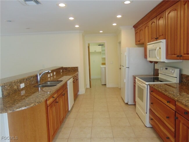 Building Photo - 713 Caloosa Estates Dr