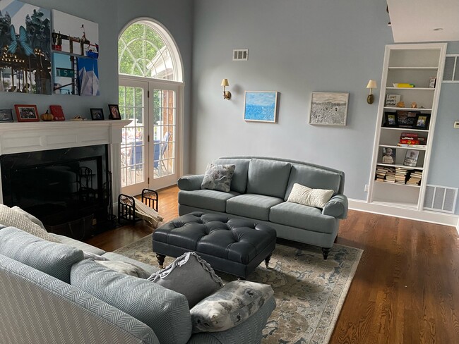 Sitting area - 14 Vista Ct