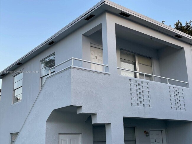 Foto del edificio - 1794 Normandy Dr