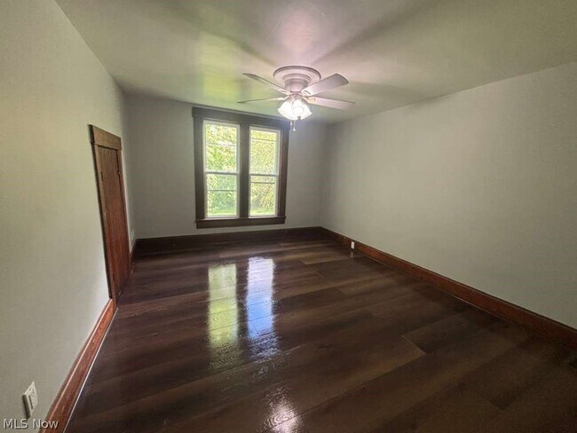 Foto del edificio - 1376 W Main St