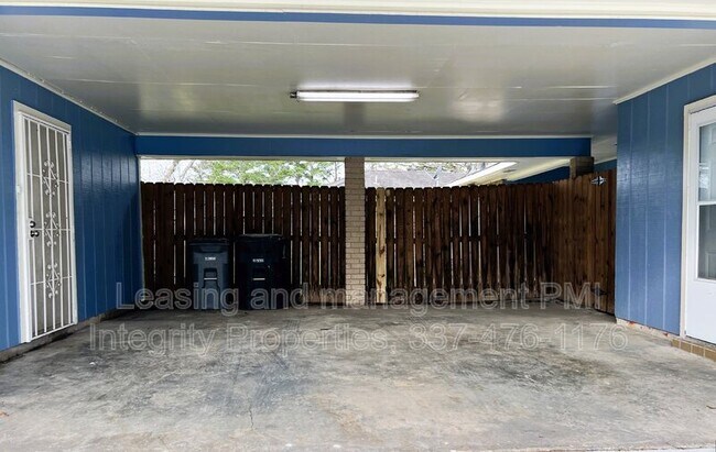 Building Photo - 11514 Catalina Ave
