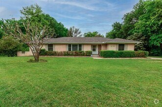 Building Photo - 5731 Berkshire Ln