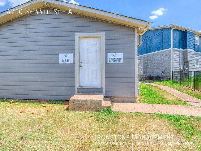 Foto del edificio - 4710 SE 44th St