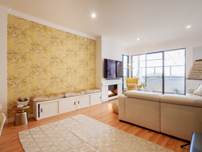 Building Photo - 2276 S Beverly Glen Blvd