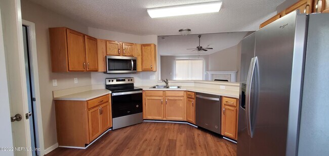 Foto del edificio - 3804 Hideaway Lane