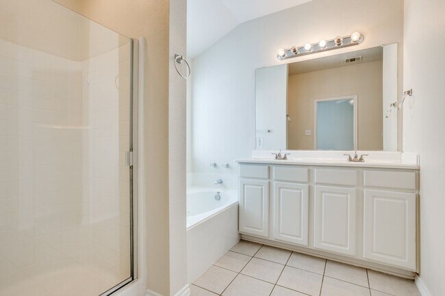 Building Photo - 6704 Oak Falls Dr