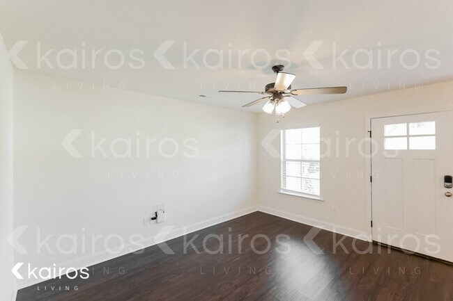 Building Photo - 609 Wellingburg Rd SE