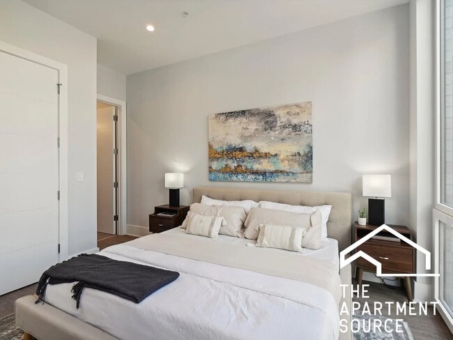 Building Photo - 812 W Adams St