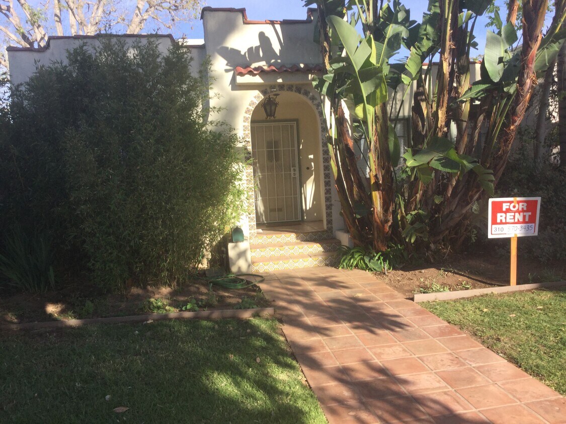 Front entrance - 732 Hartzell St