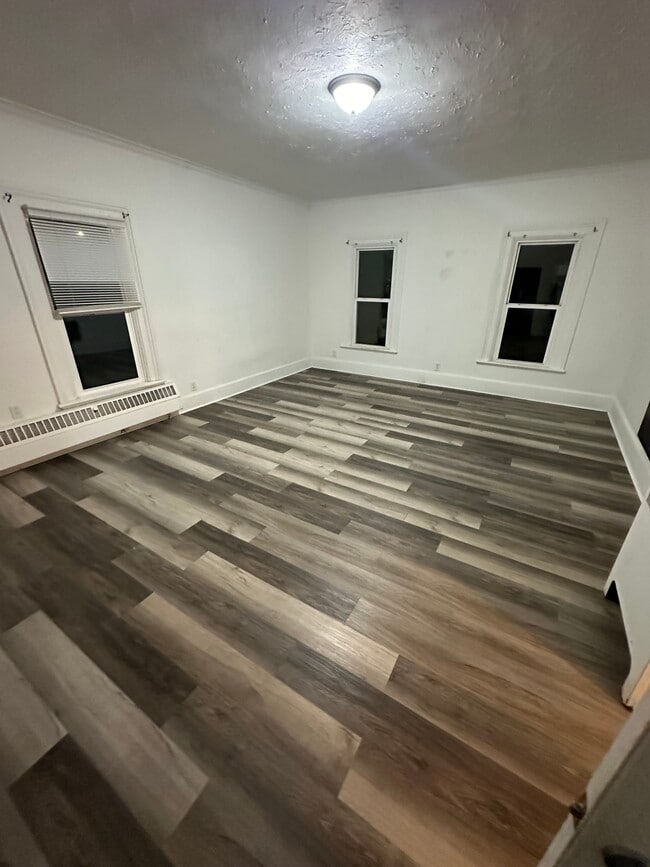 Living/ Dining Room - 406 E Broad St