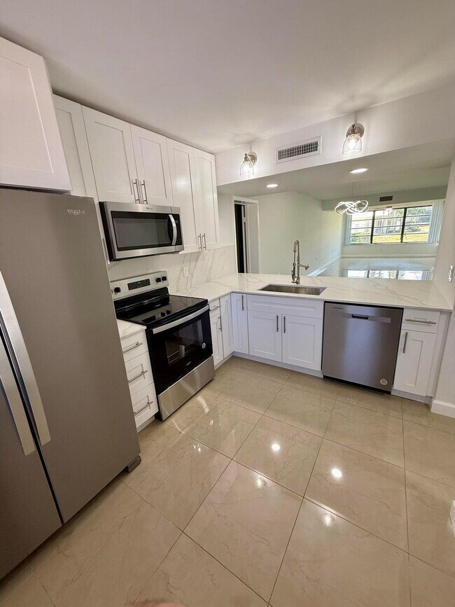 Foto del edificio - 3501 Village Blvd
