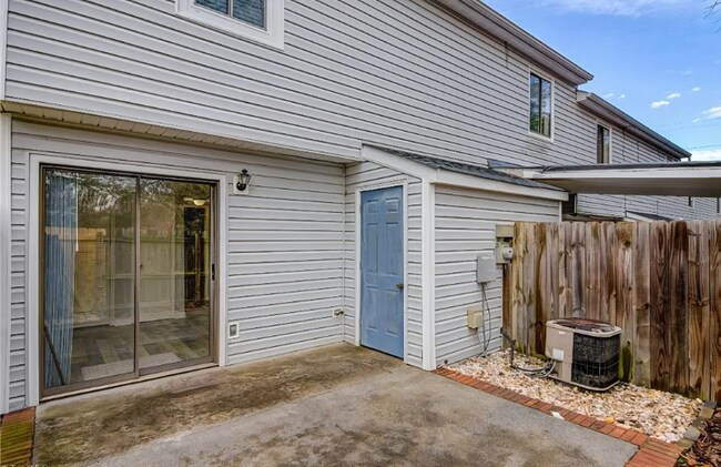 Foto del edificio - 561 Brookside Ct