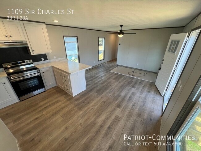 Building Photo - 1109 Sir Charles St