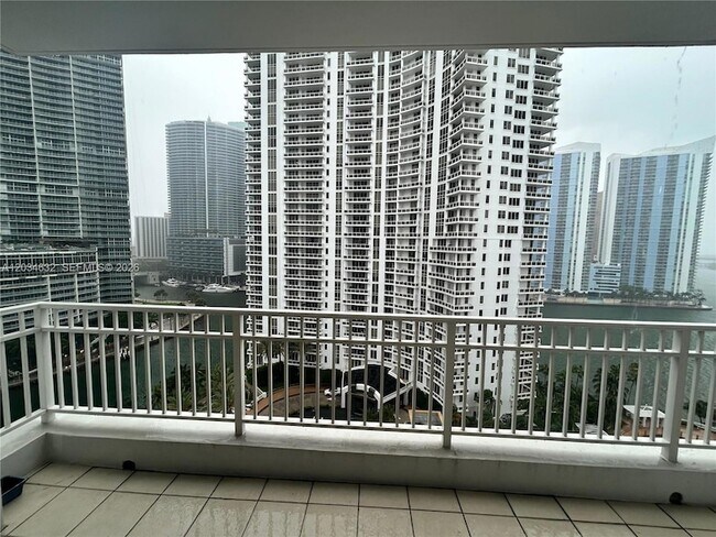Building Photo - 801 Brickell Key Blvd