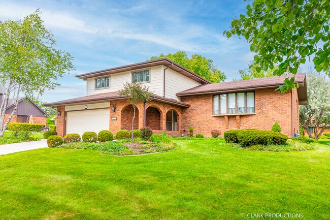 Building Photo - 1632 Golfview Dr