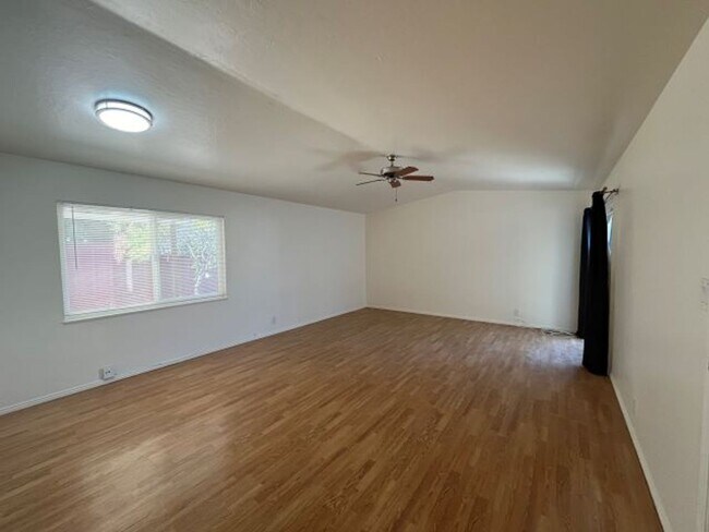 Foto del edificio - Fremont detached home is perfect location ...