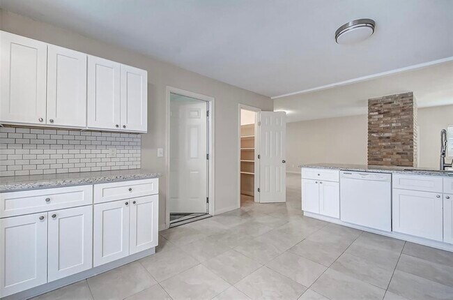 Building Photo - 1502 Park Wind Dr