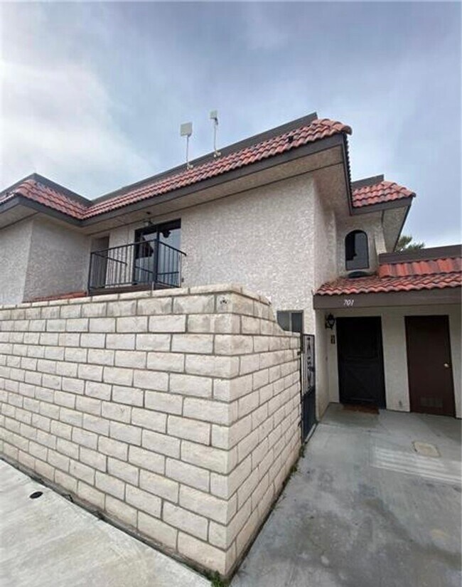 Building Photo - Calvada Valley U7 - Bourbon St, Unit G-2